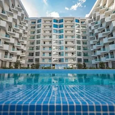 Appartamento Infinity Premium - Pool & Private Parking