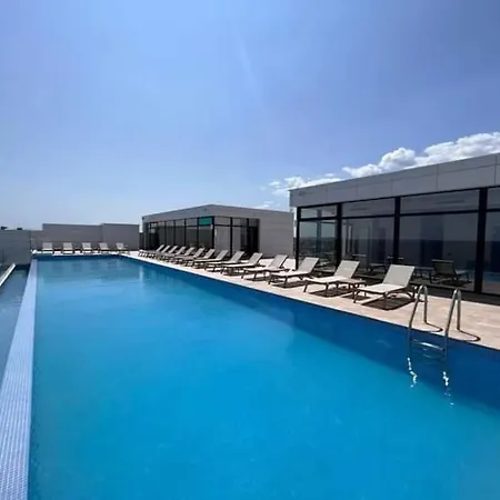 Infinity Premium - Pool & Private Parking