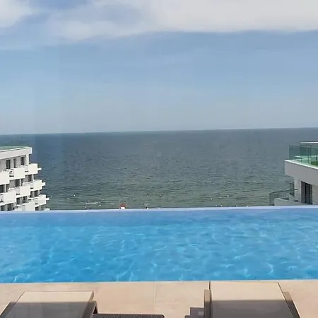 Infinity Premium - Pool & Private Parking *