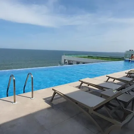 Infinity Premium - Pool & Private Parking